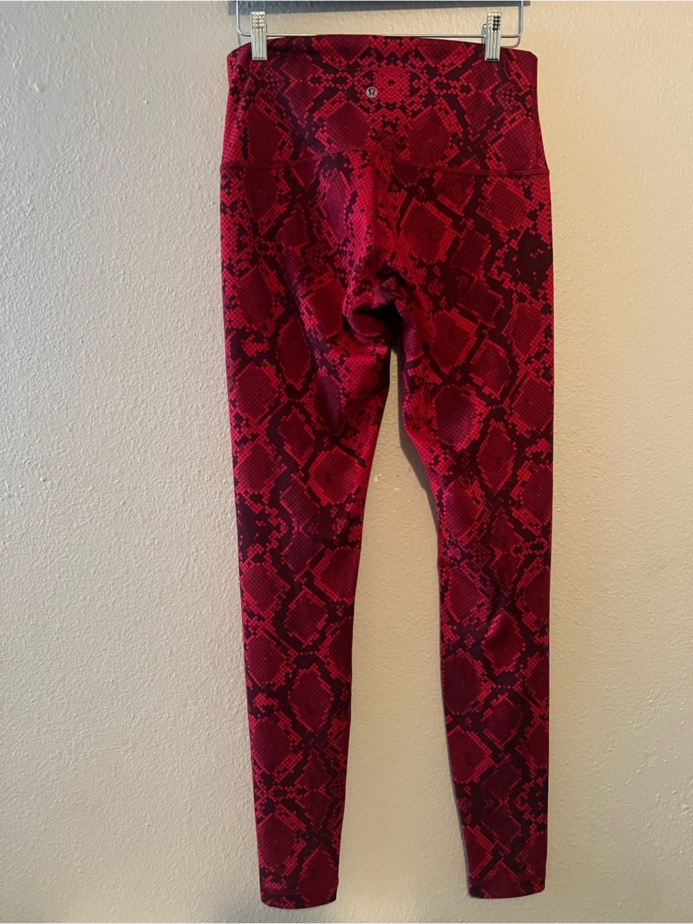 Lululemon Wunder Under Pant Red Snake Yoga Gym Athletic Luxtreme Size 10 - Picture 2 of 4